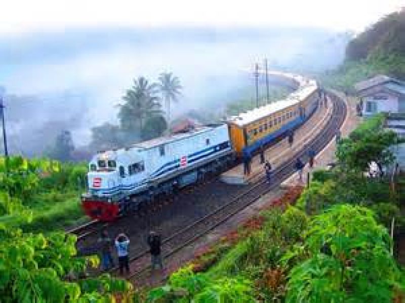 En route pour les volcans - Train pour Surabaya et continuation pour Tosari Bromo
